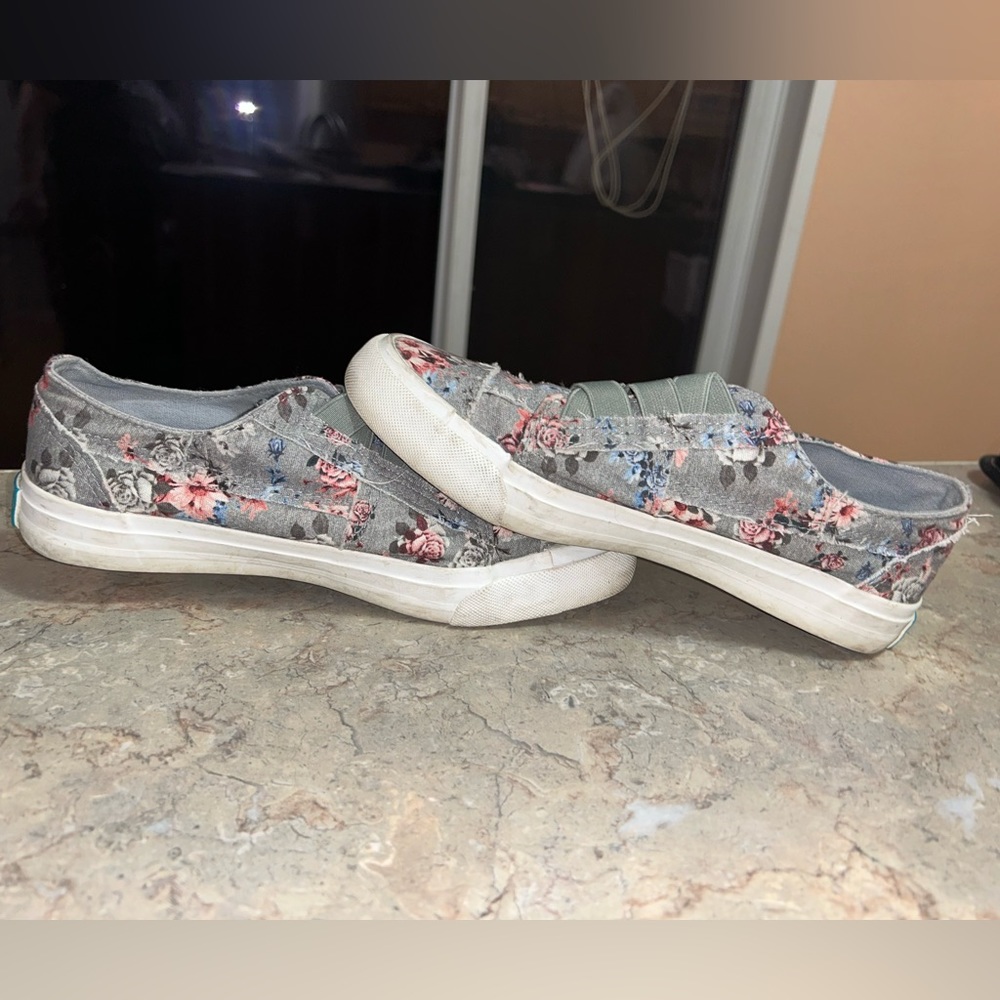 Blowfish size 7 slip on floral shoe - Picture 3 of 7